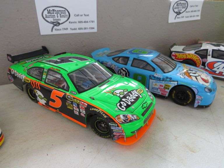 2 DIECAST CARS