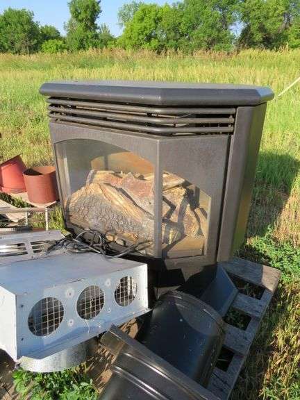 GAS FIREPLACE WITH THROUGH THE WALL EXHAUST UNIT
