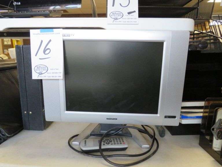 MAGNAVOX 15' HDTV WITH REMOTE