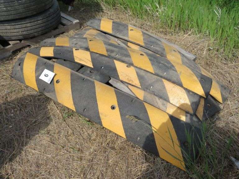 SPEED BUMPS - 6-6FT & 2 END CAPS