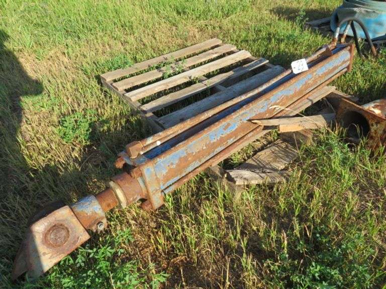 LONG THROW HYDRAULIC CYLINDER