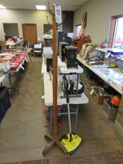 WOODEN HALL TREE RACK  AND SPOT VAC NEED BATTERY