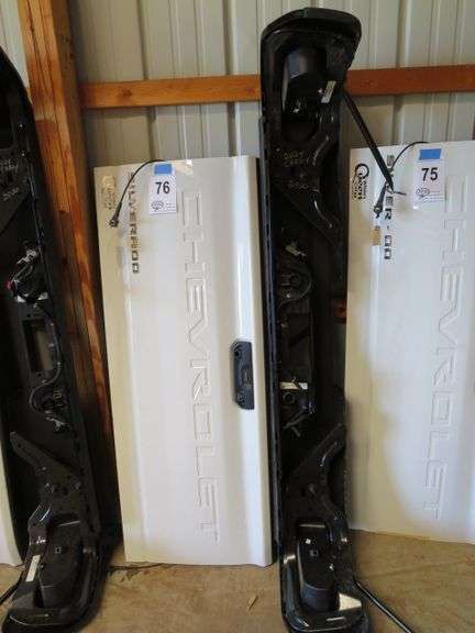 2024 CHEVY 2500 BUMPER AND TAILGATE