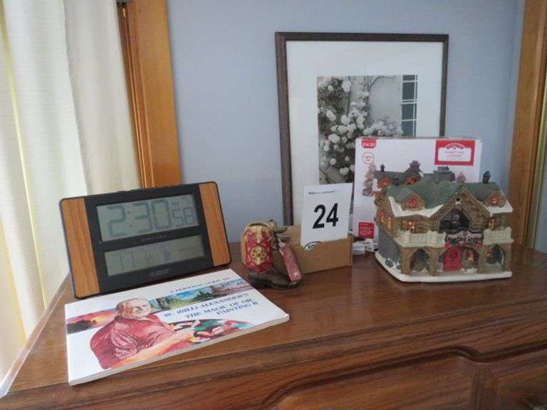 ASSORTED LOOSE ITEMS ON TOP OF CHEST OF DRAWERS INCLUDING LIGHT UP HUNTING LODGE