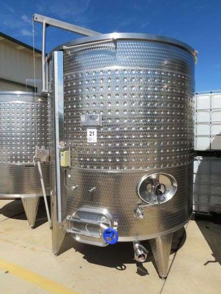 Crevellier, 2005, Variable Capacity Tank, 1500 Gallons. Includes all fittings, Temperature Controller and 12 V Glycol Control Valve. Rigging/loading fee of $200.