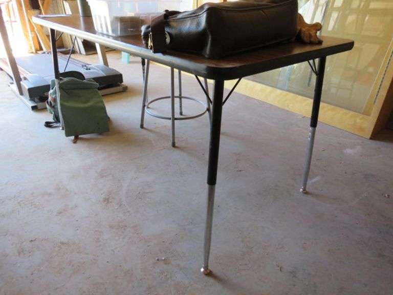 TABLE 30" X 60" W/ ASJUSTBLE LEGS