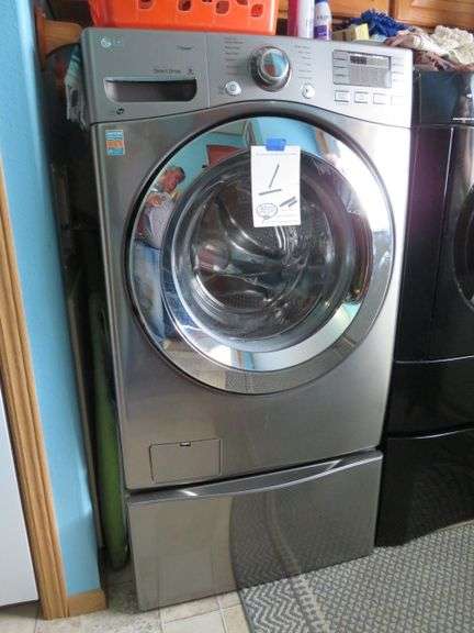 LG INVERTER DIRECT DRIVE FRONT LOADING WASHING MACHINE W/STEAM SILVER IN COLOR CAPABILITY ON PEDISTAL BASE