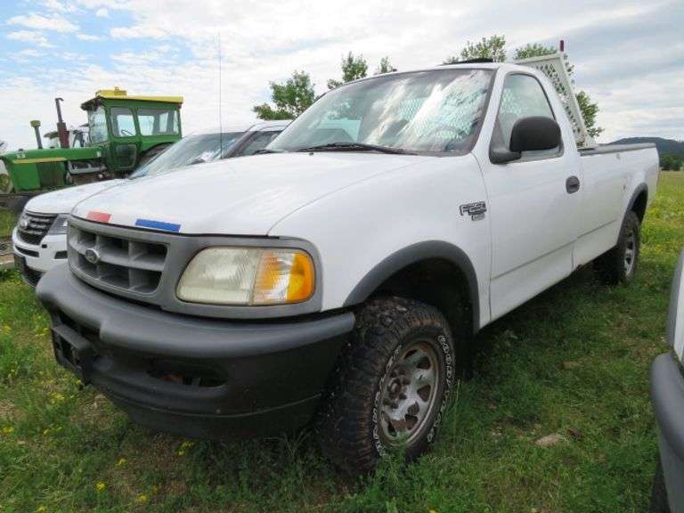 1998 Ford F250 4x4 Pickup - regular cab - automatic transmission - long box with tommy lift tail gate - headache rack -  VIN # 1FTPF28L2WKB16532 - ENGINE KNOCK - does run and operate but does have the 5.3 triton engine knock - sells with title