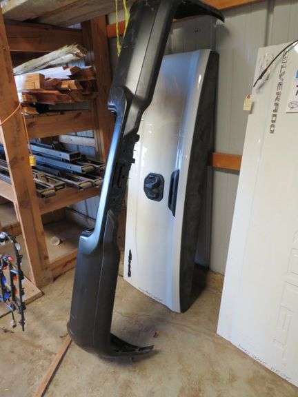 2024 DODGE 2500 4X4 BUMPER AND TAILGATE