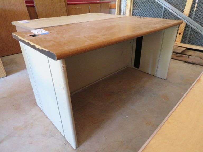30" X 60 TABLE/DESK