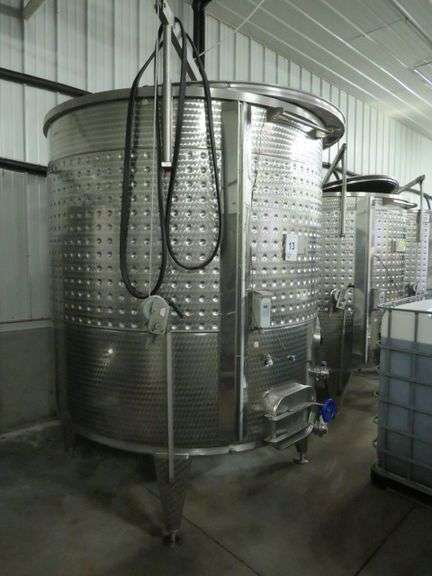 Crevellier, 2005, Variable Capacity Tank, 1500 Gallons. Includes all fittings, Temperature Controller and 12 V Glycol Control Valve. Rigging/loading fee of $200. 5'9 DIAMETER X 9'3 TALL