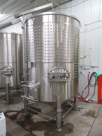 Prettech/Fermenters Choice, 2019, Variable Capacity Tank, 1400 Gallons. Includes all fittings, Temperature Controller and 12 V Glycol Control Valve. Rigging/loading fee of $200. 6' DIAMETER X 12' TOP OF CRANE