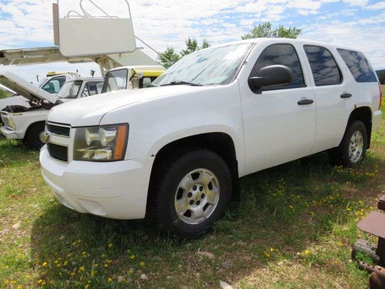 ***** BIDDING HAS BEEN RESTARTED ON THIS ITEM ** DESCRIPTION UPDATE ***** 2008 (not a 2010 as previously stated)  *** bidding restarted at 12:15 pm MT  ***  2008 Chevy Tahoe - 4X4 - POWER WINDOWS AND LOCKS - FRONT BUCKET SEATS - SECOND ROW SEAT  - FORMER LAW ENFOCEMENT VEHICLE - RUNS, OPERATES AND DRIVES - 181,330 miles - VIN 1GNFK03068R186495