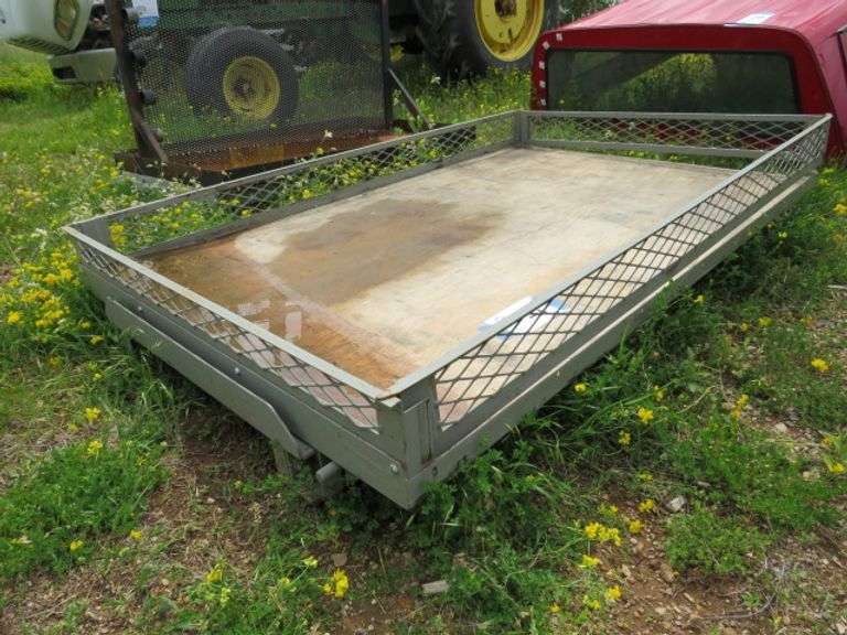 EXTENDO BED 1200 LBS CAPACITY BED EXTENDER - WORKS GREAT - 49" WIDE X 6'5" LONG