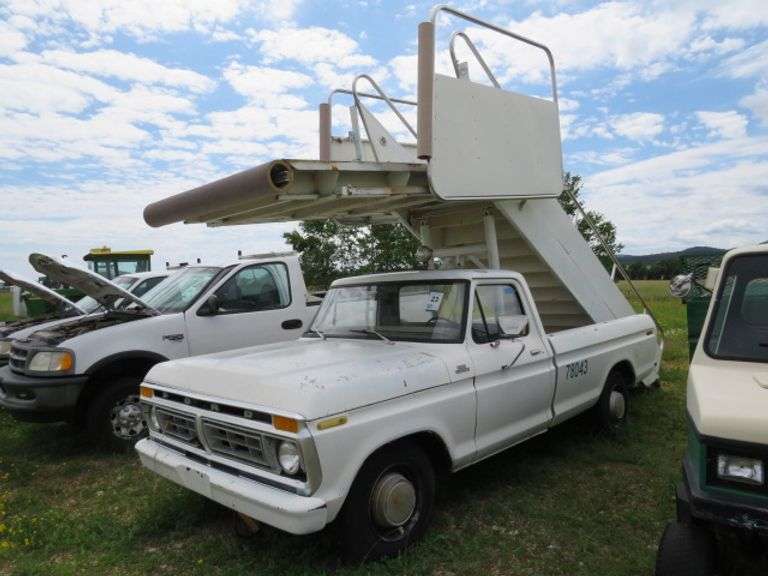 1977 FORD  F250 Stair Truck- STRAIGHT 6 CYLINDER EGINE - HAS FORWARD AND REVERSE (Delta Airline setup from back in the day) - 63 actual miles .....yes thats right only 63 actual miles - runs and drives - sells with title - VIN # F25BRY69355