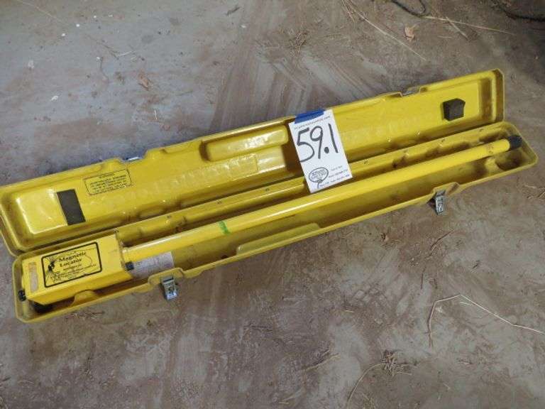 SCHONSTEDT INSTRUMENT COMPANY HELIFLUX MAGNETIC LOCATOR - MODEL GA-52C - WITH CASE - LOOKS TO BE IN VERY GOOD CONDTION