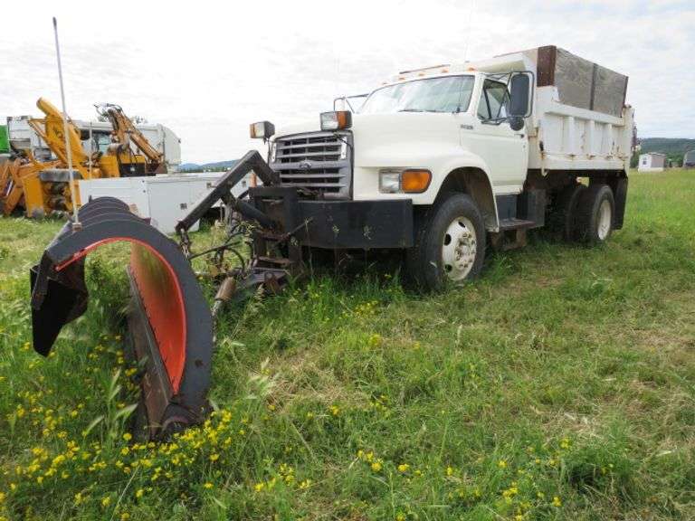 1998 Ford F800 Dump/Plow Truck with 11' flex snow plow single axle - Galion steel 10' x 83" dump box - 22" sides - Cummins diesel - 47,980 miles - runs, drives and operates - VIN #1FDPF80C8WVA18744