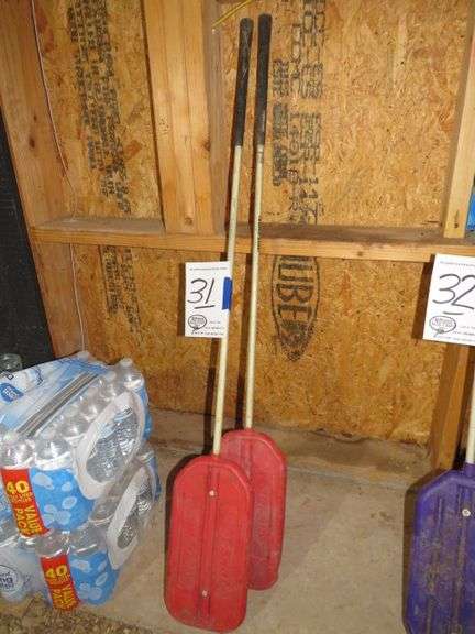 2 LIVESTOCK SORTING PADDLES