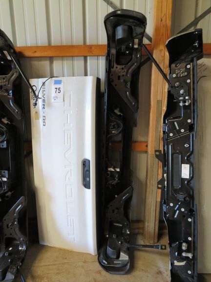 2024 CHEVY 2500 BUMPER AND TAILGATE