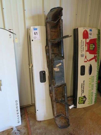 2015 FORD F250 TAILGATE AND BUMPER
