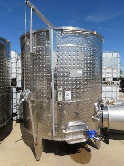 Crevellier, 2005, Variable Capacity Tank, 1500 Gallons. Includes all fittings, Temperature Controller and 12 V Glycol Control Valve. Rigging/loading fee of $200.