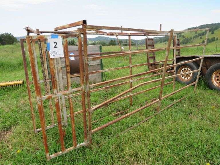 104" LONG WORKING ALLEY FOR WORKING CALVES OR SHEEP