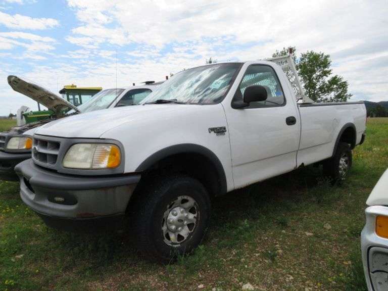 1998 Ford F250 4x4 Pickup - automatic transmission - regular cab - long box without tail gate - headache rack - VIN# 1FTPF28L4WKB16533 - TRANSMISSION LEAK @ TORQUE CONVERTER - 140,819 miles - runs and drives but does have the leak - sells with title