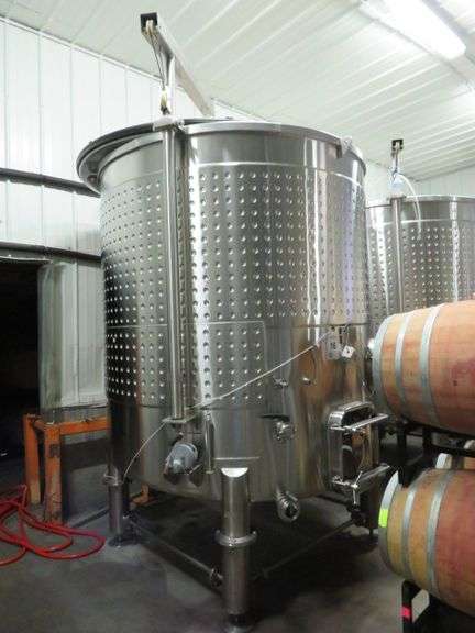 Prettech/Fermenters Choice, 2019, Variable Capacity Tank, 1,900 Gallons. Includes all fittings, Temperature Controller and 12 V Glycol Control Valve. Rigging/loading fee of $200. 7' DIAMETER X 12' TALL TO TOP OF CRANE
