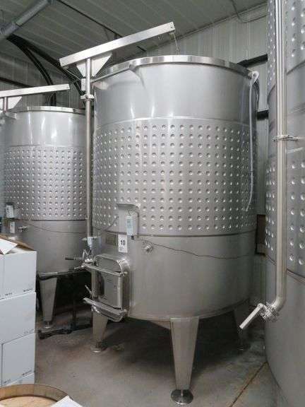 Prettech/Fermenters Choice, 2020, Variable Capacity Tank, 5,000 Liters. Includes all fittings, Temperature Controller and 12 V Glycol Control Valve. Rigging/loading fee of $200. 6' DIAMETER X 12' TO TOP OF CRANE