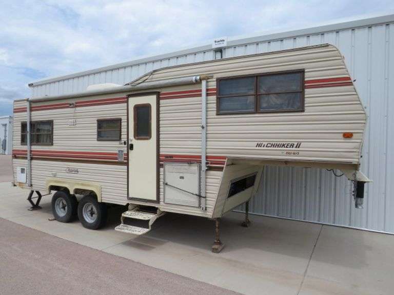B-21 STORAGE - OUTSIDE STORAGE SPACE - NU-WAY 5TH WHEEL CAMPER -(MORE DETAILS WILL POST ON THIS ITEM - WE ARE WAITING FOR THE RENTER TO BRING THE TITLE IN - IF HE DOESNT WE WILL PULL THIS FROM TODAY's AUCTION) - BUYER WILL HAVE 5 DAYS TO CLEAN OUT THE UNIT, $300.00 CASH CLEAN OUT DEPOSIT WILL BE REFUNDED WHEN CLEAN OUT IS VERIFIED - 15% BUY FEE OR A MINIMUM BUY FEE OF $25.00 + 6.2% SALES TAX ON THE PURCHASE PRICE AND THE BUY FEE