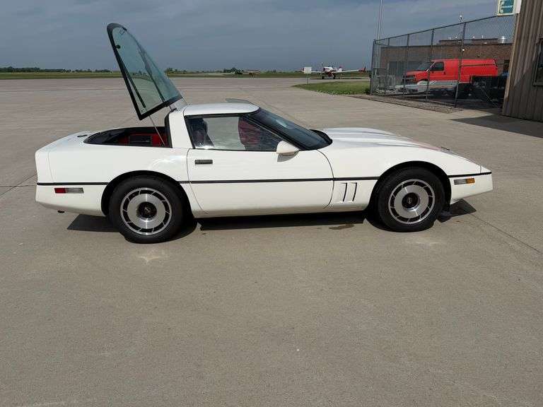1984 CHEVROLET CORVETTE