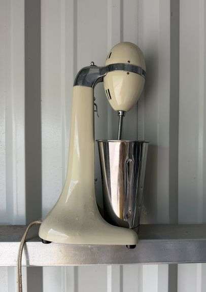 VINTAGE SINGLE HEAD MALT MIXER - WITH ONE MALT CUP - EXCELLENT CONDITION - USE IT THIS AFTERNOON