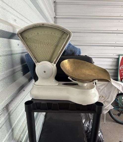 ANTIQUE PORCELAIN AND BRASS COUNTER TOP HOBART DAYTON  TYPE 253 CANDY AND SPICE 3 POUND SCALE - VERY NICE - IF THIS SCALE COULD TALK….. IT IS IN EXCELLENT CONDITION. 20" LONG X 15" TALL X 8" DEEP