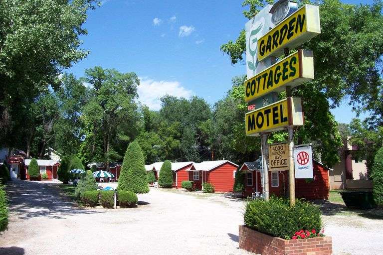 GARDEN COTTAGES MOTEL - REAL ESTATE AUCTION