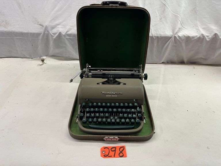 Remington Quiet-Riter Typewriter