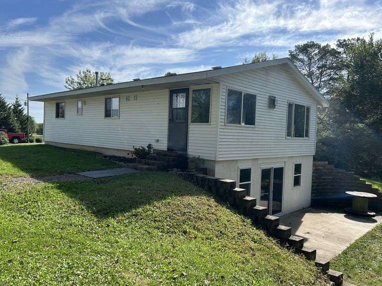 3 Bedroom 1 Bath Walkout Ranch Home on 5 Acre Country Lot