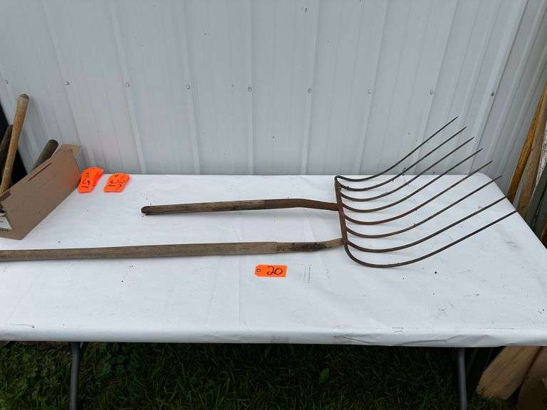 Hay Fork, Handle