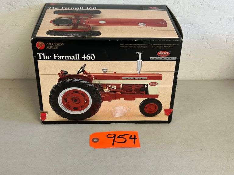 Farmall 460 1/16 Scale Tractor