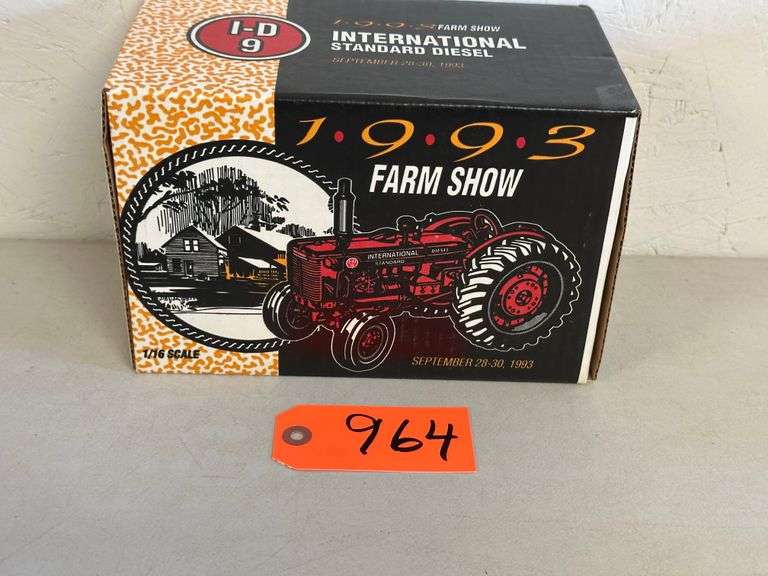 International Standard 1/16 Scale Tractor