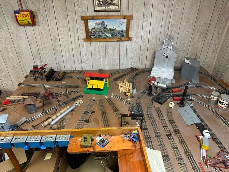 Train Table, Tracks & Accessories