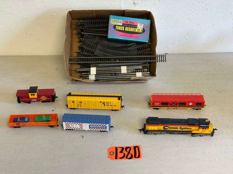 HO Scale Train Set