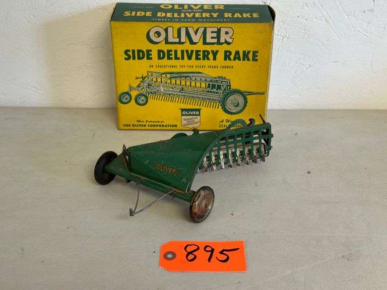 Oliver Side Rake - Meagher Auctioneers