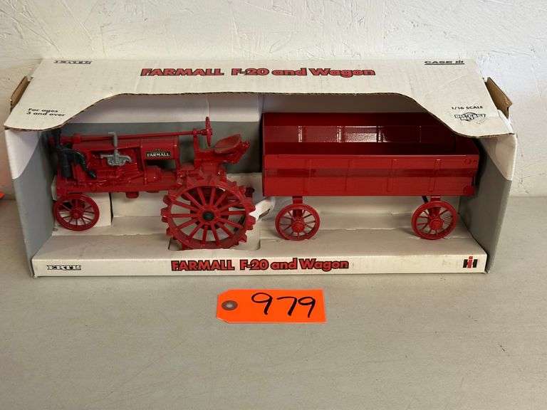 Farmall F-20 1/16 Scale Tractor & Wagon