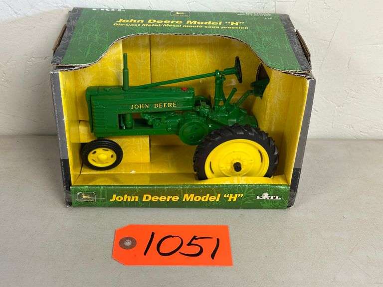 John Deere H 1/16 Scale Tractor