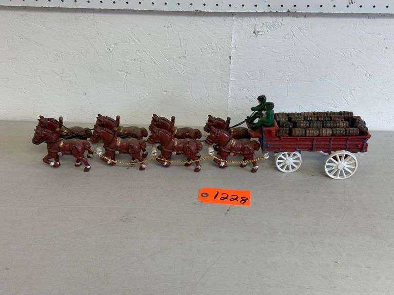 Cast Horse & Wagon Set