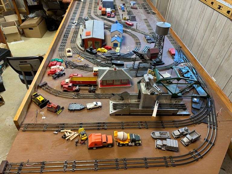 Train Table, Tracks & Accessories