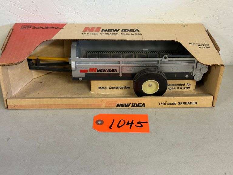 New Idea 1/16 Scale Spreader