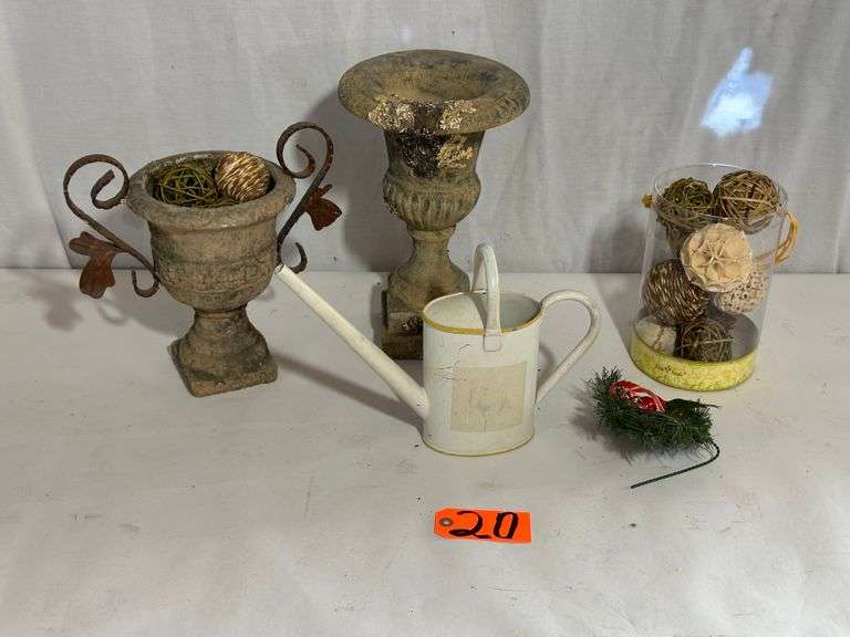 Assortment of Décor