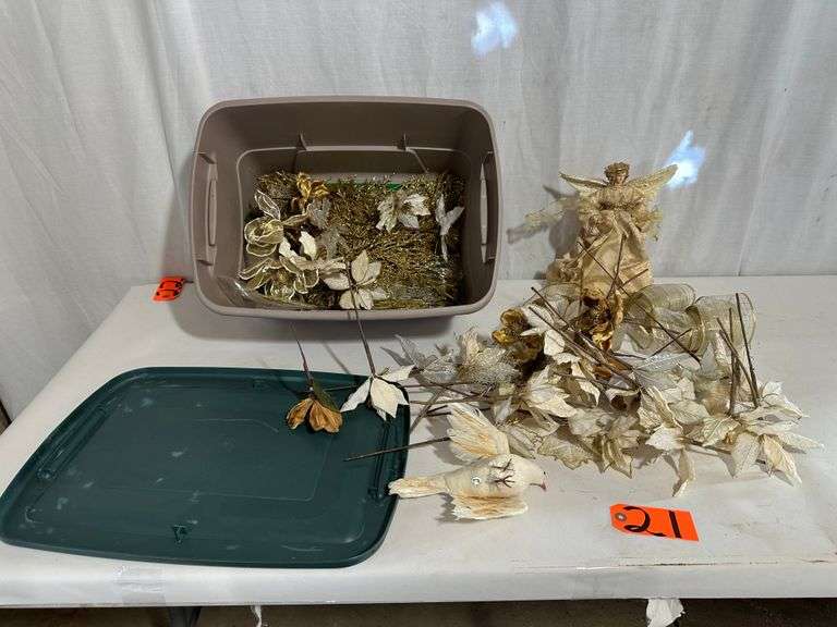 Assortment of Décor