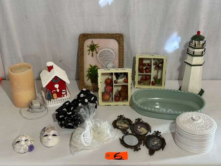 Assortment of Décor